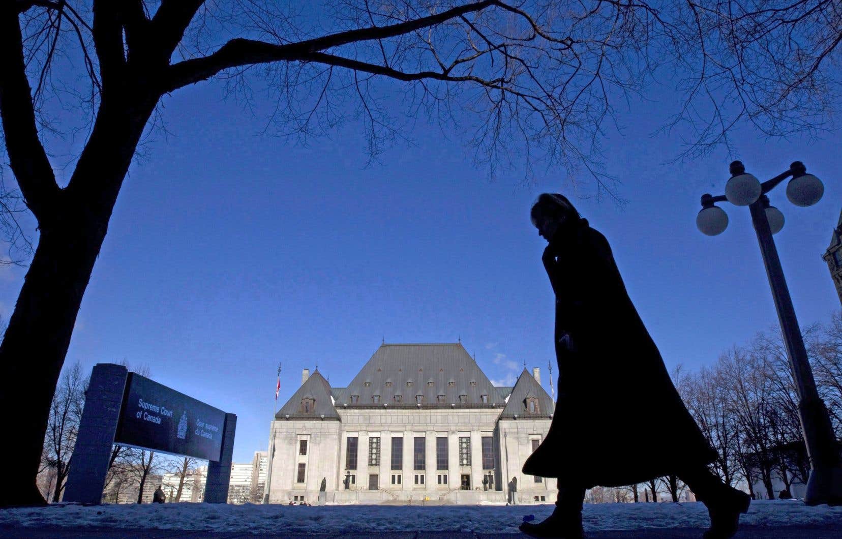 Trudeau et la dérogation, une modification de la Constitution par et pour les juges