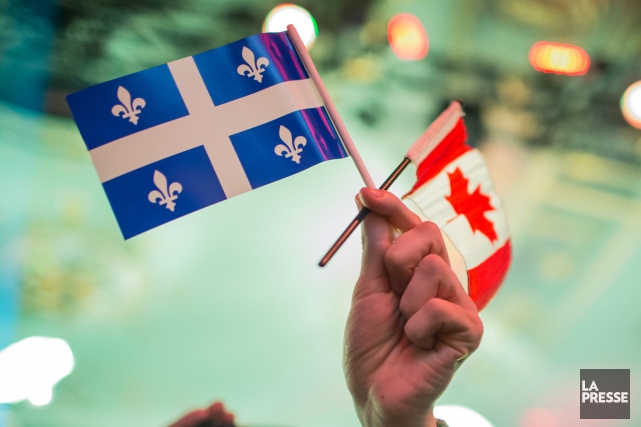 Государственные языки английский и французский. Квебек Канада флаг. Двуязычие в Канаде. Французские канадцы. Национальные языки Канады.