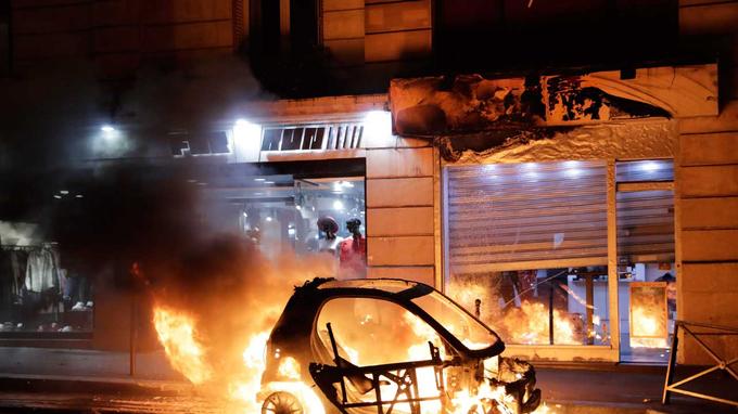 Gilets Jaunes 1385 Interpellations Et 974 Gardes à Vue